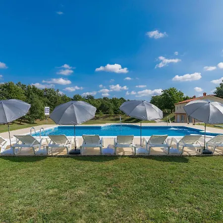 Macini-4 By Interhome * Žminj