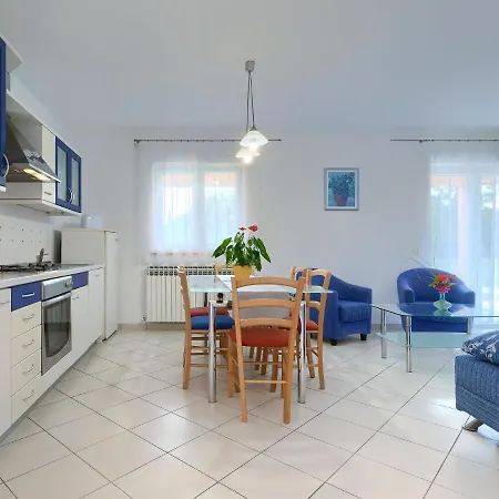 Macini-4 By Interhome Žminj