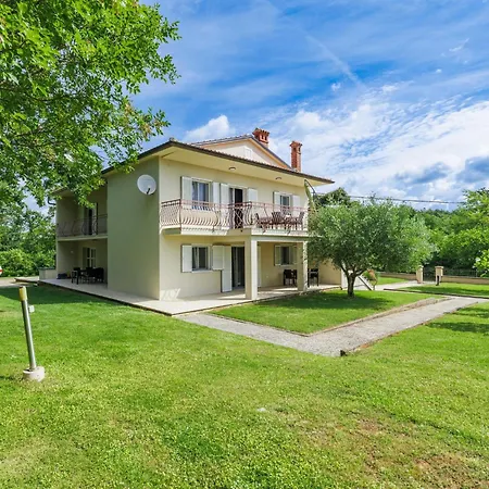 Macini-4 By Interhome * Žminj